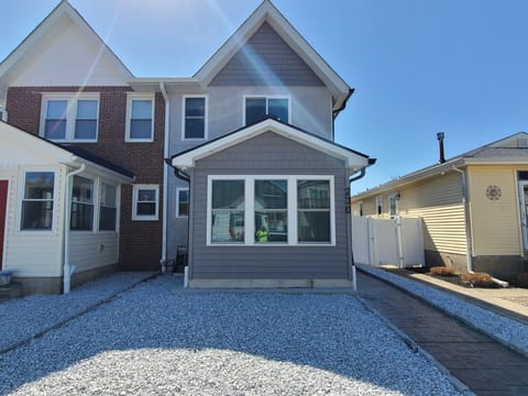FRONT OF HOUSE