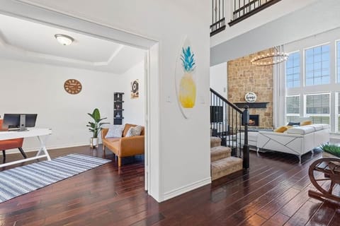 Living Room and office view from Entry door indoor.