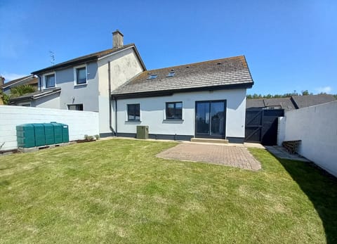 Beachside Avenue Holiday Home, Riverchapel, County Wexford