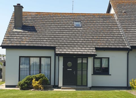 Beachside Avenue Holiday Home, Riverchapel, County Wexford