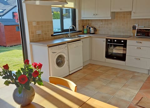 Beachside Avenue Holiday Home, Riverchapel, County Wexford