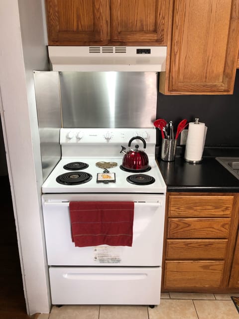 Full size stove with 4 burners and full size oven