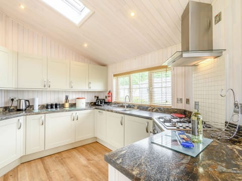 Kitchen area | Acacia Lodge, Mercia Marina, Willington