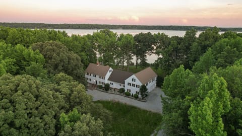 Welcome to Chesapeake Point! Get ready for you and your loved ones to enjoy the vacation of your DREAMS!