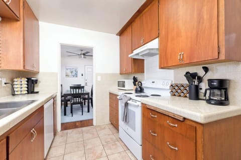 Kitchen - Fully supplied. "The kitchen was well appointed and, unlike some airbnbs, had spices, foil, baggies, etc that was handy to have on hand." - Beth, guest