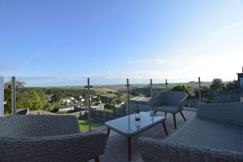 Gorgeous balcony with views over the estuary 