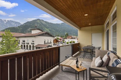Large Covered, Wrap-Around Deck