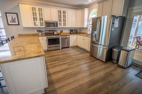 Main Level | Kitchen