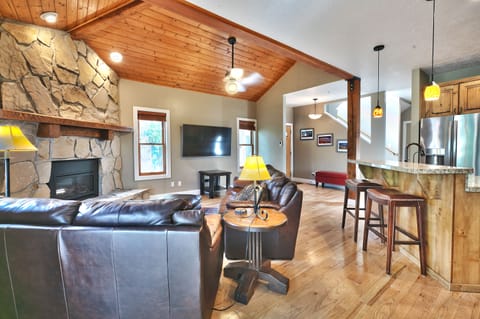 Living room and kitchen, additional seating for 2 at the kitchen island