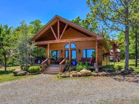 Peaceful & beautiful outdoor space to take in the views of Lake Eufaula