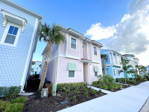 Pretty pinky beauty in the heart of the Margaritaville Resort Orlando
