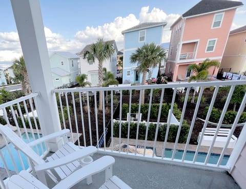 Enjoy beautiful views from the balcony. It's always 5 o'clock in Minnieritaville