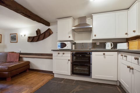 Millrace Mountain Cottage in Coppermines Valley kitchen