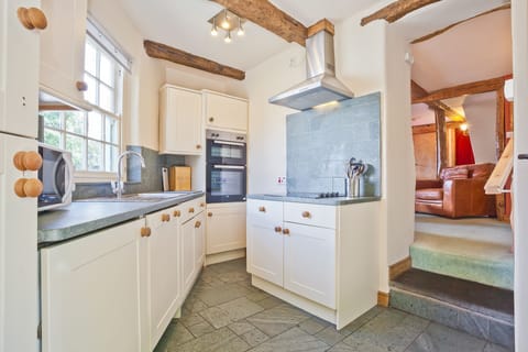 Old Post Cottage Coniston kitchen