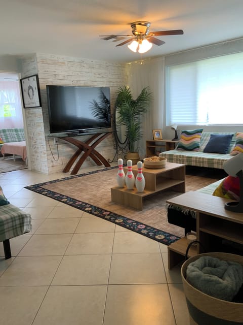 3x1 or 4x2 living room area.