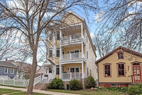 Exterior view of the unit – Enjoy easy access on the main level!