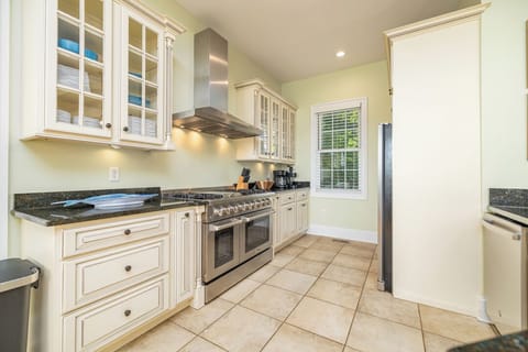 Kitchen on main level (2)