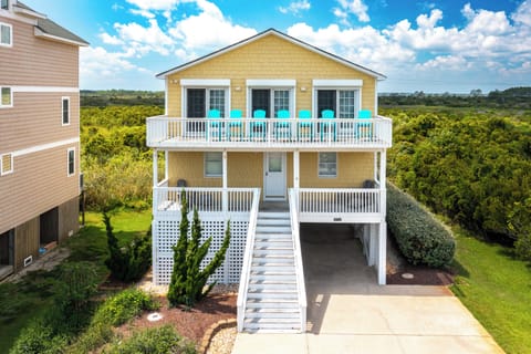 Welcome to ReelSaltOBX your vibrant beach retreat. Short stroll to beach!