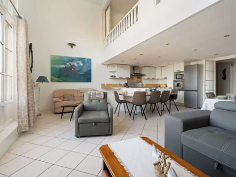 Furniture, Interior Design, Couch, Flooring, Floor, Ceiling, Apartment, Living Room, Chair, Table