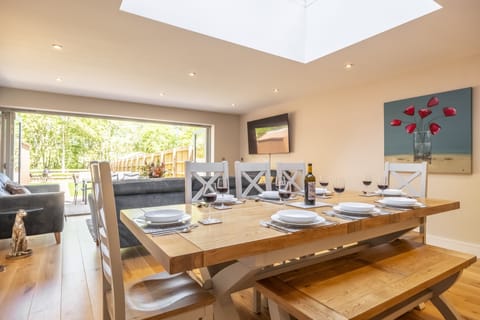 The Goosebec, Burnham Market: Open plan living with panoramic bi-fold doors