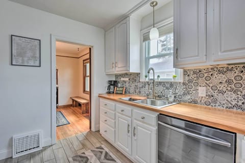 Kitchen | Crockpot | Blender