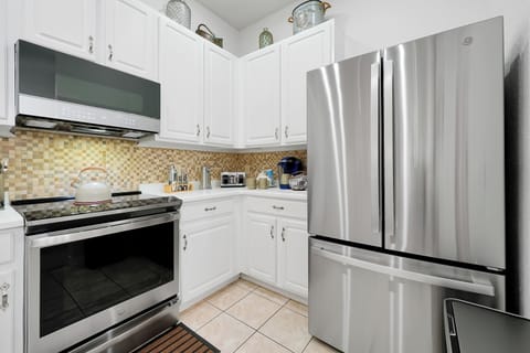Kitchen, fully equipped with modern appliances