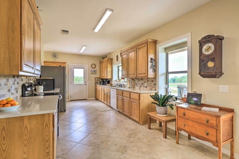 Kitchen |  Blender | Trash Bags | Paper Towels