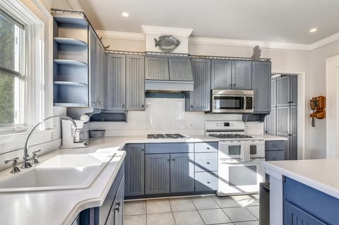 Kitchen on the middle floor