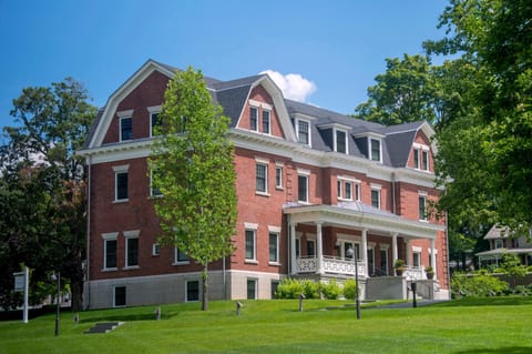 Aurora Wallcourt Hall Exterior 1_1