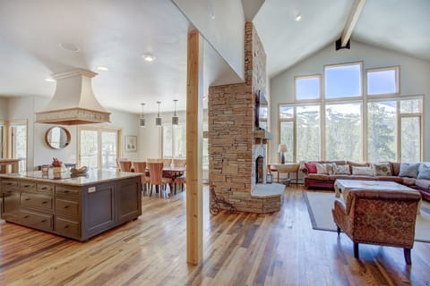 7 Bedroom, Ski In/Out home with amazing views!