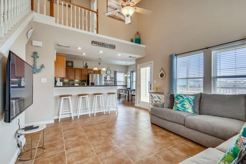 Open Concept Design - Sunflower Surf is built on an open floor plan that brings people together and creates a pleasant flow of activity throughout the rooms. No one is cut off or isolated.