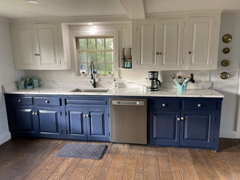 Kitchen with dishwasher