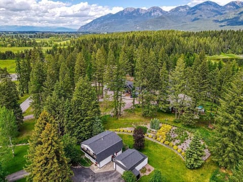 Wooded neighborhood with easy access to Glacier, Bigfork, Whitefish and more!