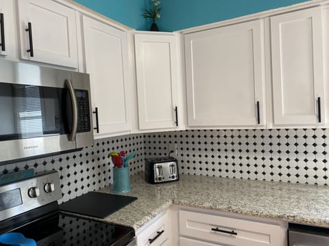 Kitchen Area
Toaster and other kitchen items provided