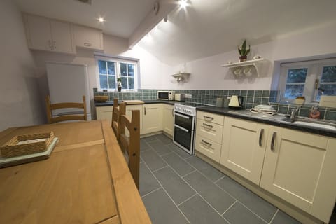Low Bowkerstead kitchen