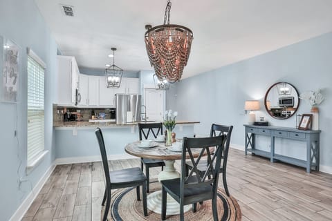 Dining area- 8 Barstools have been added under the counter since pics were taken