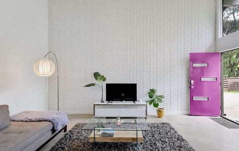 Relax in luxury in your private, quiet oasis near lively SoCo (S. Congress)