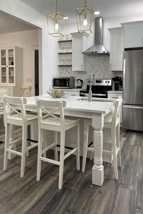 Large island counter top & stools, amazing area for preparation and conversation