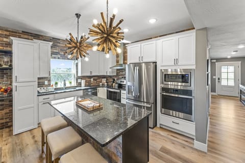 Large Central Island. Great for serving larger meals!