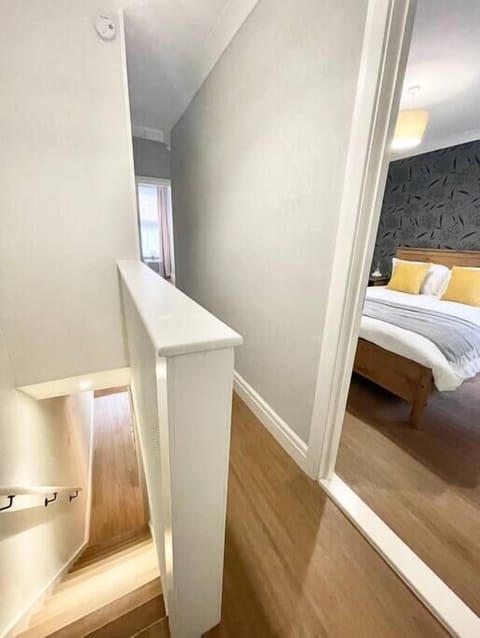 Upstairs Landing (2)