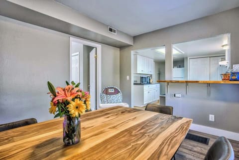 Dining room and table with seating for 6!