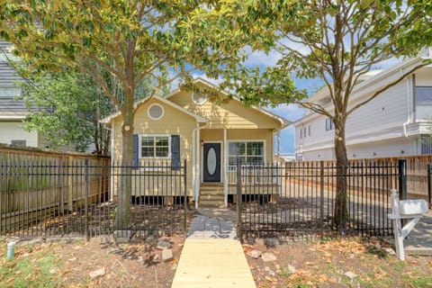 Private 3/2 home, gated, with garage and backyard... steps to Lawrence Park/MKT 