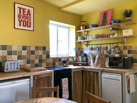 A well equipped kitchen for those who love cooking and eating.