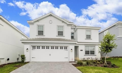Beautiful 6 bed 6 bath villa located in Champions Gate Resort