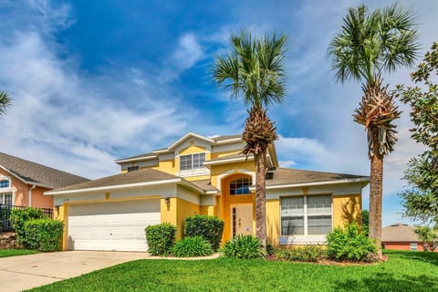 Beautiful 5 bed 4 bath villa located in Emerald Island Resort