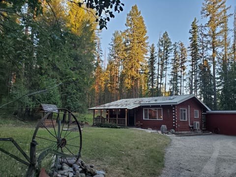 View of the cabin from the driveway coming in.
