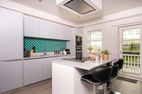 Kitchen at 5 The Strand, Porth, Cornwall, self catering with Beach Retreats.