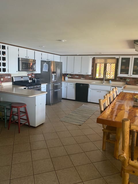 Bright sunny kitchen with all of the amenities!