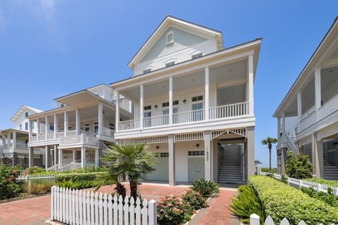 1530 Beachtown Drive - Beachtown Galveston