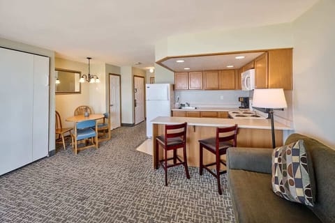 The kitchen is only steps away